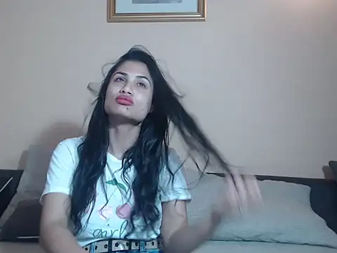 Snapshot of rebecka_sweet chatting on 05/14/26, 05:20 rebecka sweet online show from 05/14/26, 05:20