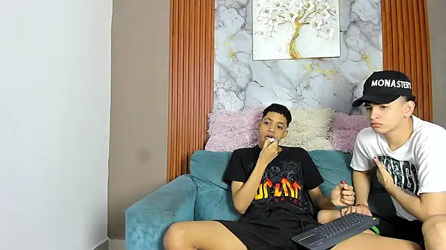 LOVE GUYS1 online show from 05/18/26, 01:17