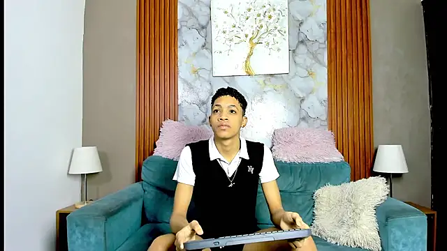 LOVE GUYS1 online show from 05/22/26, 01:17