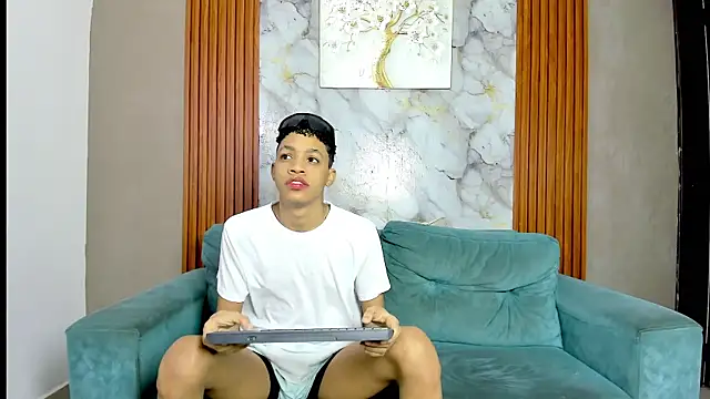 LOVE GUYS1 online show from 05/27/26, 01:19