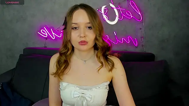 Snapshot of Emmaa_Kimm chatting on 06/05/26, 06:52 Emmaa Kimm online show from 06/05/26, 06:52