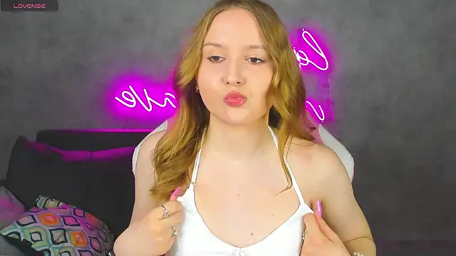 Emmaa Kimm online show from 06/15/26, 12:57