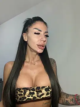 Snapshot of RaquelleXO chatting on 05/27/26, 06:38 RaquelleXO online show from 05/27/26, 06:38