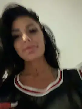 Snapshot of RaquelleXO chatting on 06/05/26, 08:25 RaquelleXO online show from 06/05/26, 08:25