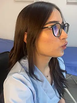 Snapshot of Sweet_Milaa1 chatting on 05/09/26, 04:23 Sweet Milaa1 online show from 05/09/26, 04:23