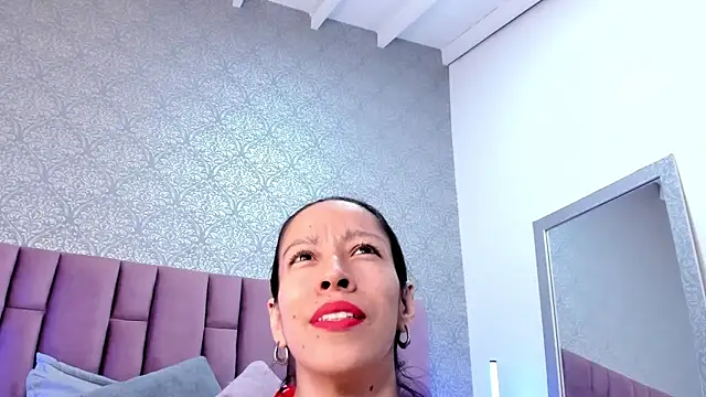 Snapshot of DianaRed_ chatting on 05/14/26, 08:26 DianaRed online show from 05/14/26, 08:26