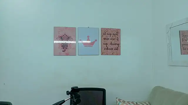 Snapshot of Zoe_rousse01 chatting on 05/16/26, 07:56 Zoe rousse01 online show from 05/16/26, 07:56