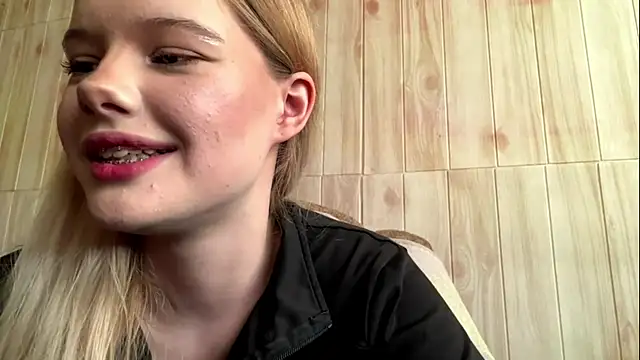 Snapshot of Malinwitch chatting on 06/09/26, 02:17 Malinwitch online show from 06/09/26, 02:17