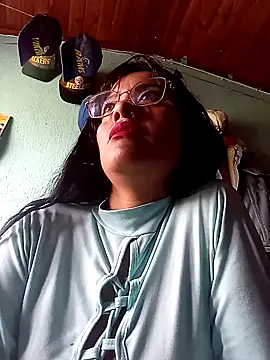 Snapshot of mili_hotty chatting on 06/10/26, 02:27 mili hotty online show from 06/10/26, 02:27