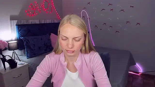 Snapshot of NancyGlamour chatting on 05/28/26, 10:34 NancyGlamour online show from 05/28/26, 10:34