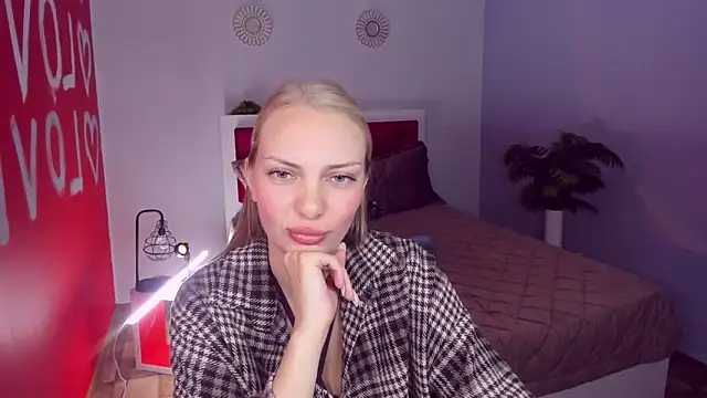 Snapshot of NancyGlamour chatting on 06/06/26, 09:36 NancyGlamour online show from 06/06/26, 09:36