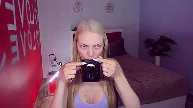 Snapshot of NancyGlamour chatting on 06/08/26, 10:26 NancyGlamour online show from 06/08/26, 10:26