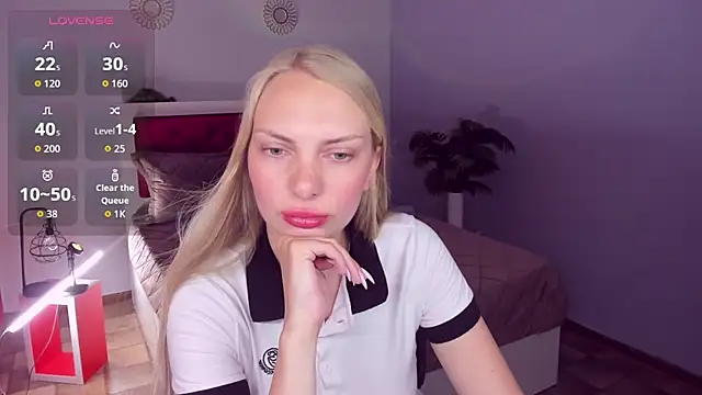 Snapshot of NancyGlamour chatting on 06/12/26, 11:09 NancyGlamour online show from 06/12/26, 11:09