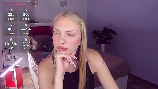 Snapshot of NancyGlamour chatting on 06/13/26, 04:10 NancyGlamour online show from 06/13/26, 04:10