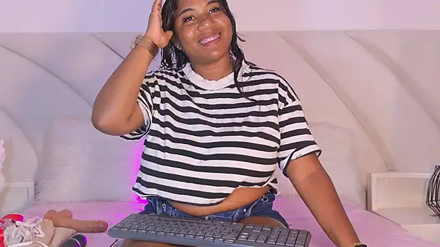 LaylaRhodes online show from 07/18/26, 02:32