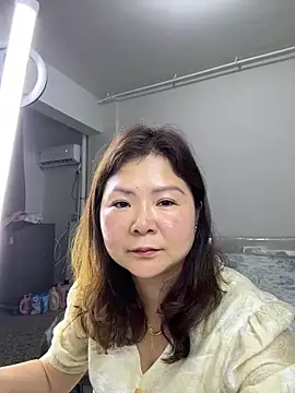 linda51863 online show from 06/03/26, 02:33
