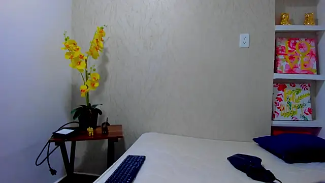 ChloeSmith9 online show from 06/19/26, 09:07