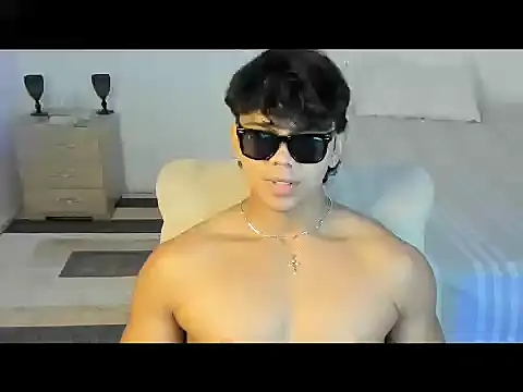 Snapshot of noahprada chatting on 05/22/26, 05:03 noahprada online show from 05/22/26, 05:03