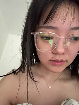 Snapshot of Peach_1314 chatting on 05/04/26, 06:53 Peach 1314 online show from 05/04/26, 06:53