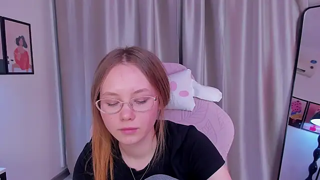 FloraLarsson online show from 05/08/26, 04:45