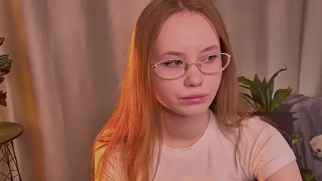 FloraLarsson online show from 06/02/26, 10:28