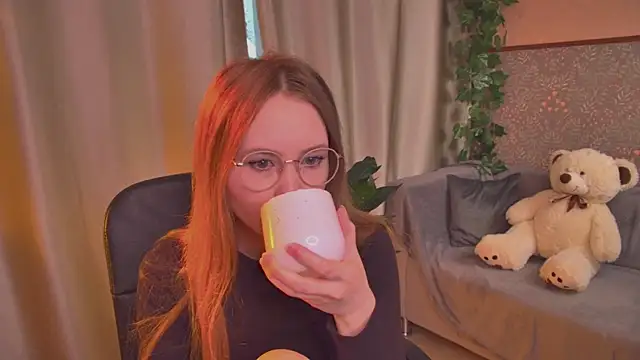 FloraLarsson online show from 06/08/26, 10:26