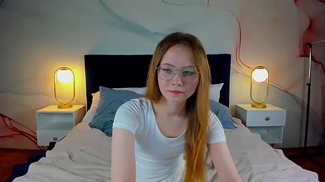 FloraLarsson online show from 06/09/26, 03:29