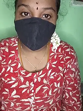 Snapshot of tamil_butterfly chatting on 06/10/26, 03:11 tamil butterfly online show from 06/10/26, 03:11