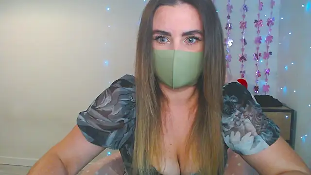 Snapshot of MillaVelvet chatting on 06/15/26, 10:17 MillaVelvet online show from 06/15/26, 10:17