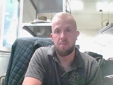 Snapshot of bardiauto chatting on 07/21/26, 04:26 bardiauto online show from 07/21/26, 04:26