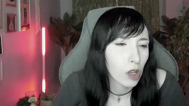 SeraphineSparda online show from 07/17/26, 11:50