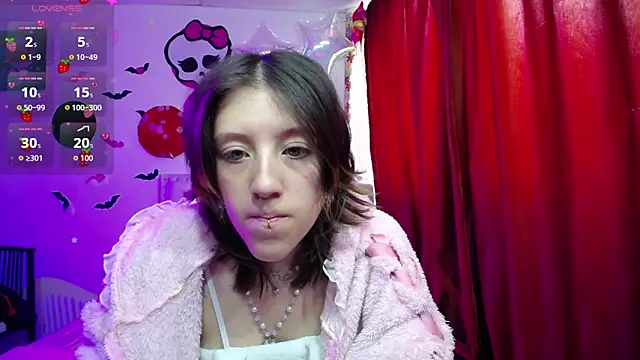 Snapshot of Blair_y_Briar chatting on 06/18/26, 04:22 Blair y Briar online show from 06/18/26, 04:22