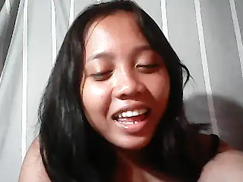 Snapshot of Yours_AsianPinayGirl18 chatting on 06/11/26, 12:43 Yours AsianPinayGirl18 online show from 06/11/26, 12:43