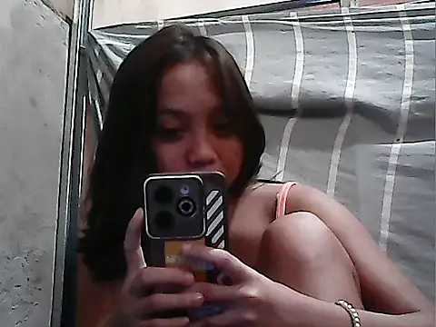 Yours AsianPinayGirl18 online show from 07/04/26, 11:44