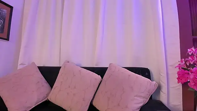 AngeliqueBoyer   online show from 06/12/26, 02:32