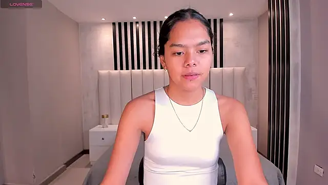 SaphiraJames online show from 06/27/26, 01:54