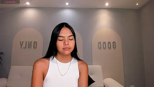 SaphiraJames online show from 07/10/26, 02:16