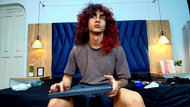 Divine      online show from 05/16/26, 03:03