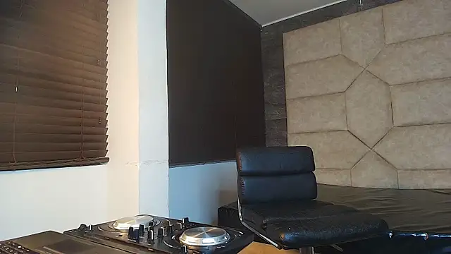 Divine      online show from 07/23/26, 11:02