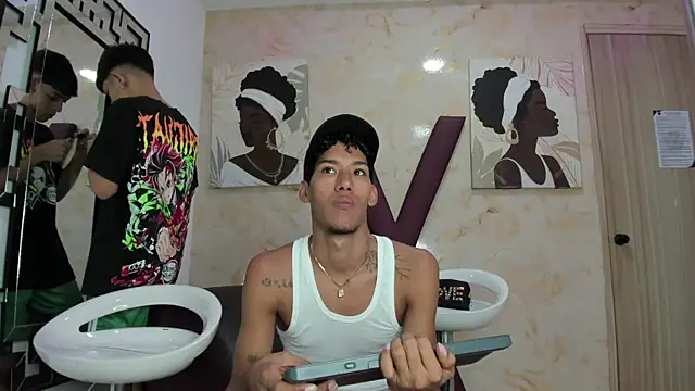 Snapshot of RED_BOYS_XXX chatting on 05/27/26, 01:30 RED BOYS XXX online show from 05/27/26, 01:30