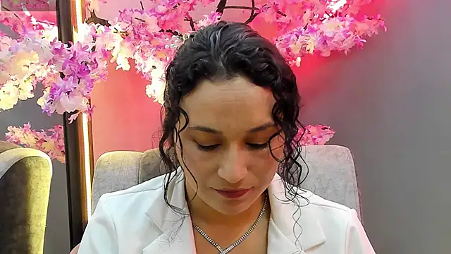 Snapshot of Elizabeth_bennett chatting on 06/13/26, 04:27 Elizabeth bennett online show from 06/13/26, 04:27