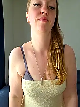 Snapshot of SweetGermanAlina chatting on 05/01/26, 01:16 SweetGermanAlina online show from 05/01/26, 01:16