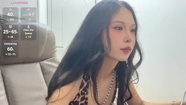 Snapshot of -LINXI chatting on 05/06/26, 11:48 -LINXI online show from 05/06/26, 11:48