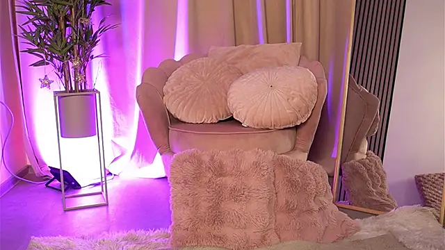 Kira Krush online show from 06/22/26, 04:20