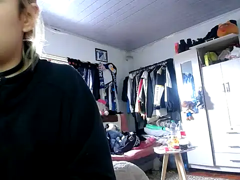 Snapshot of bunnyfoxxd chatting on 06/13/26, 08:18 bunnyfoxxd online show from 06/13/26, 08:18