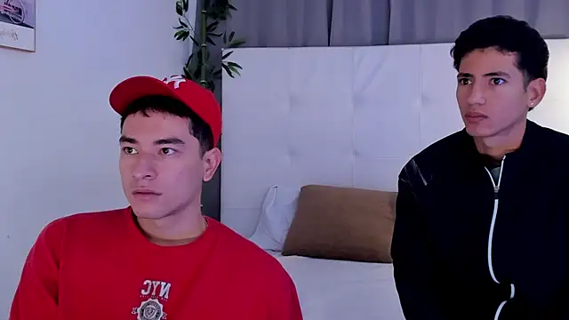 Snapshot of Alejo-and-Thiago chatting on 06/03/26, 12:19 Alejo-and-Thiago online show from 06/03/26, 12:19