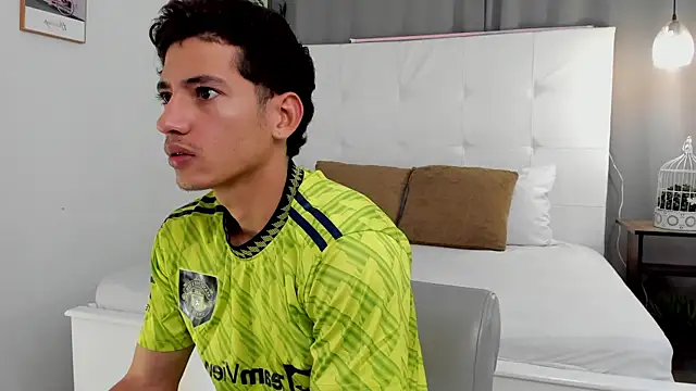 Snapshot of Alejo-and-Thiago chatting on 06/22/26, 12:24 Alejo-and-Thiago online show from 06/22/26, 12:24