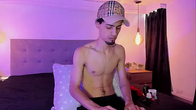 Snapshot of MichaelEvanss_ chatting on 05/24/26, 12:43 MichaelEvanss online show from 05/24/26, 12:43