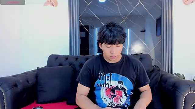 Snapshot of jhoan_evanss chatting on 05/25/26, 02:28 jhoan evanss online show from 05/25/26, 02:28