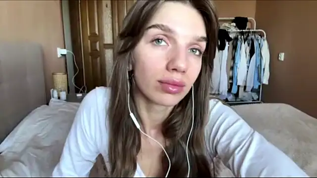 TrishIsaac online show from 05/28/26, 06:32